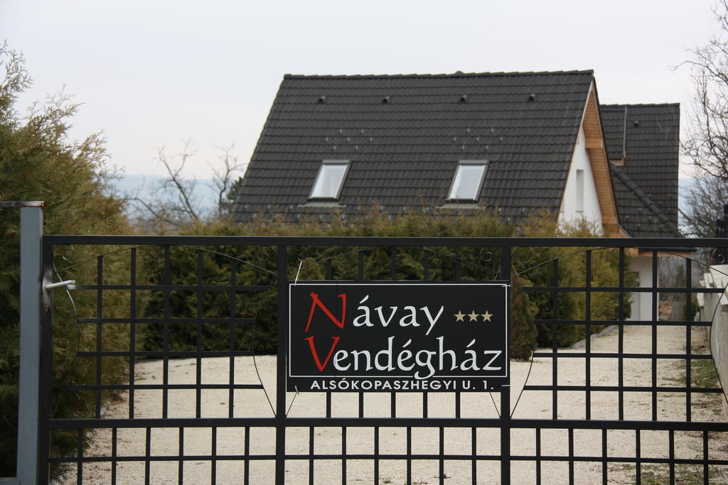 Отель Navay Vendeghaz Тихань Экстерьер фото